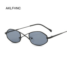 Load image into Gallery viewer, black oval woman sunglasses